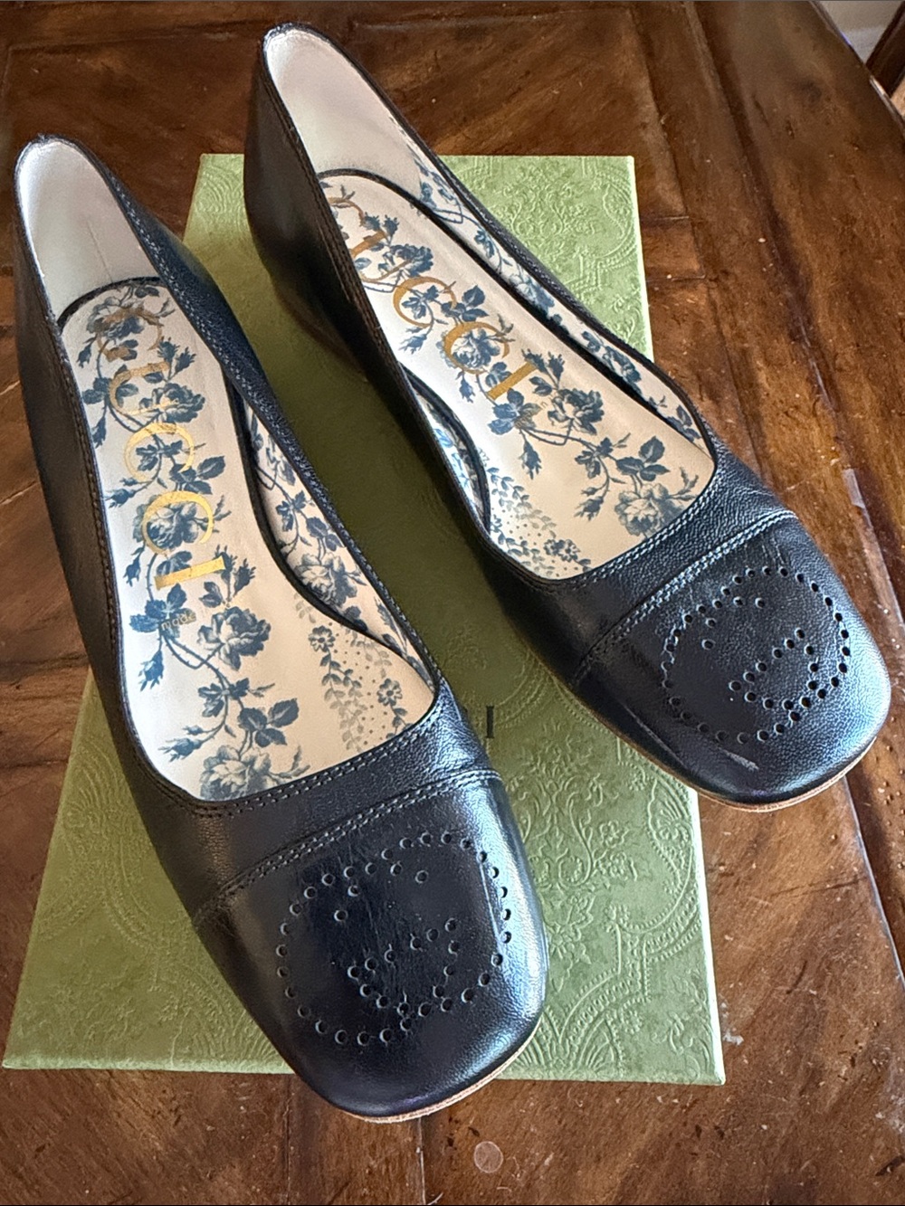 Gucci Black Leather Women's Ballet Flats